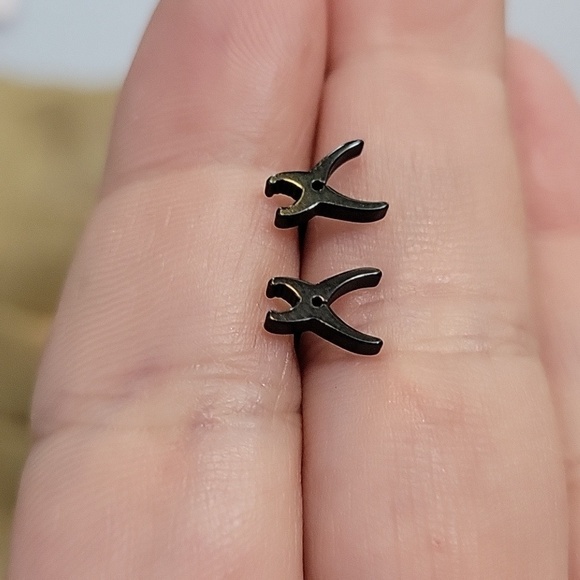 JUMPER CABLE PLIER Stud Earrings, unisex - Picture 6 of 7